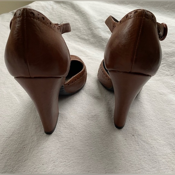 Nina Dolls Brown Leather T-Strap Heeled Shoes - Picture 5 of 7